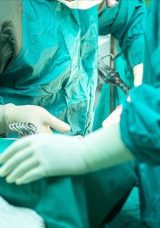 Hastaya genetiği değiştirilmiş domuz böbreği nakledildi