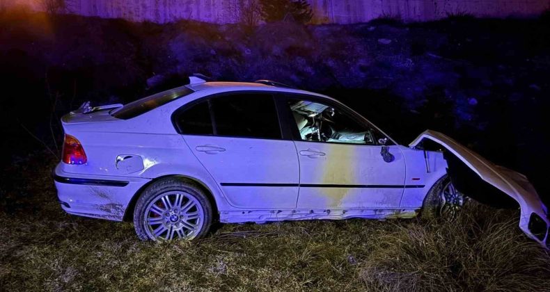 Otomobil şarampole uçtu: 2 yaralı