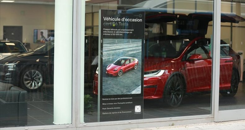 Tesla’nın piyasa değeri 1 trilyon doların altına indi