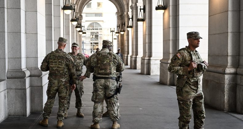 Washington’da Ulusal Muhafızlar silah taşımaya başladı