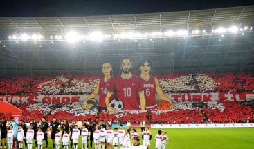 Kocaeli’de Muhteşem Kareografi “ Türk Önde Türk İleri”