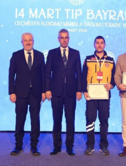 İnebolu Devlet Hastanesi’nin Başarılı Doktoru Uzm. Dr. Aytaç Nergiz’e “Yılın Doktoru” Ödülü