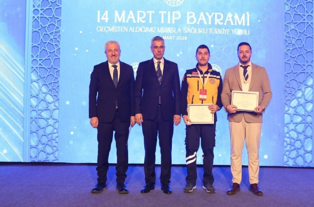 İnebolu Devlet Hastanesi’nin Başarılı Doktoru Uzm. Dr. Aytaç Nergiz’e “Yılın Doktoru” Ödülü