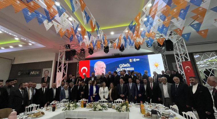 Ak Parti Kastamonu teşkilatı iftar sofrasında buluştu