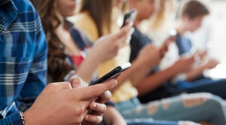 Bir ülke daha kararını verdi! 16 yaş altına sosyal medya yasaklandı