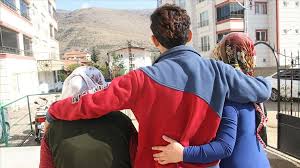 Bir genç daha kurtarılıyor!