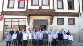 AK Parti Merkez İlçe Başkanı Yaşar Özdemir’den Muhtarlar Derneği’ne Hayırlı Olsun ve Taziye Ziyareti